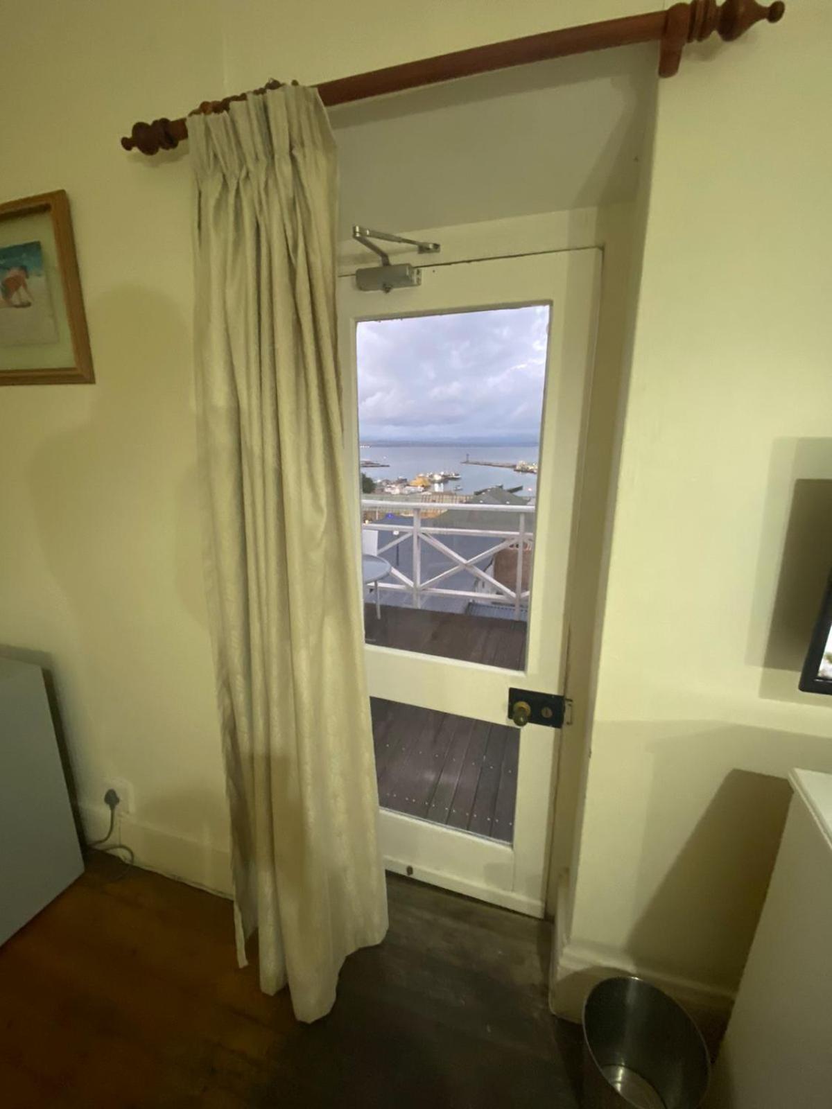 Green Door Guesthouse Mosselbaai Kamer foto