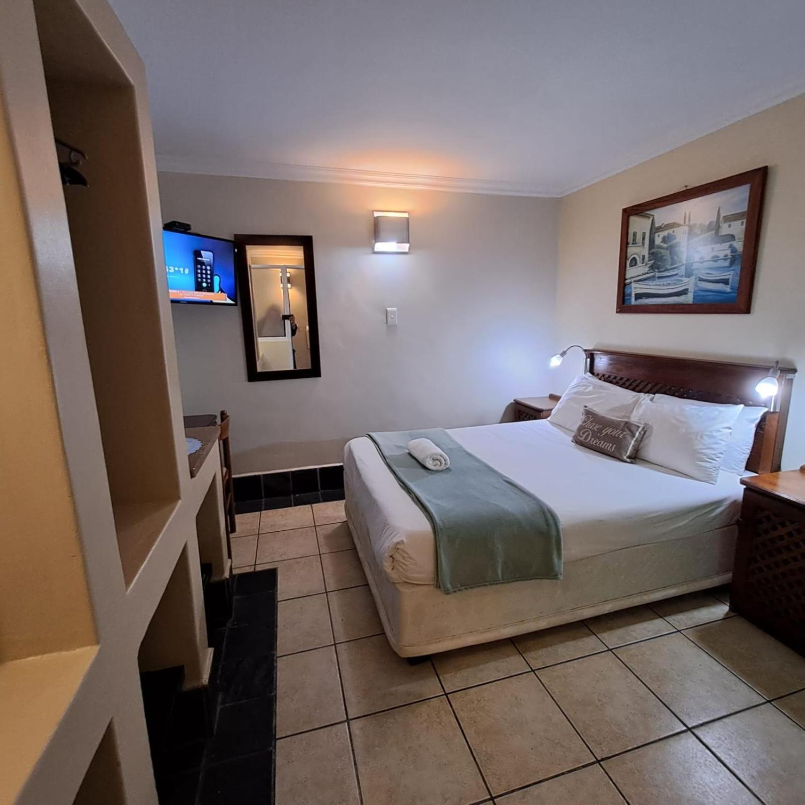Green Door Guesthouse Mosselbaai Kamer foto
