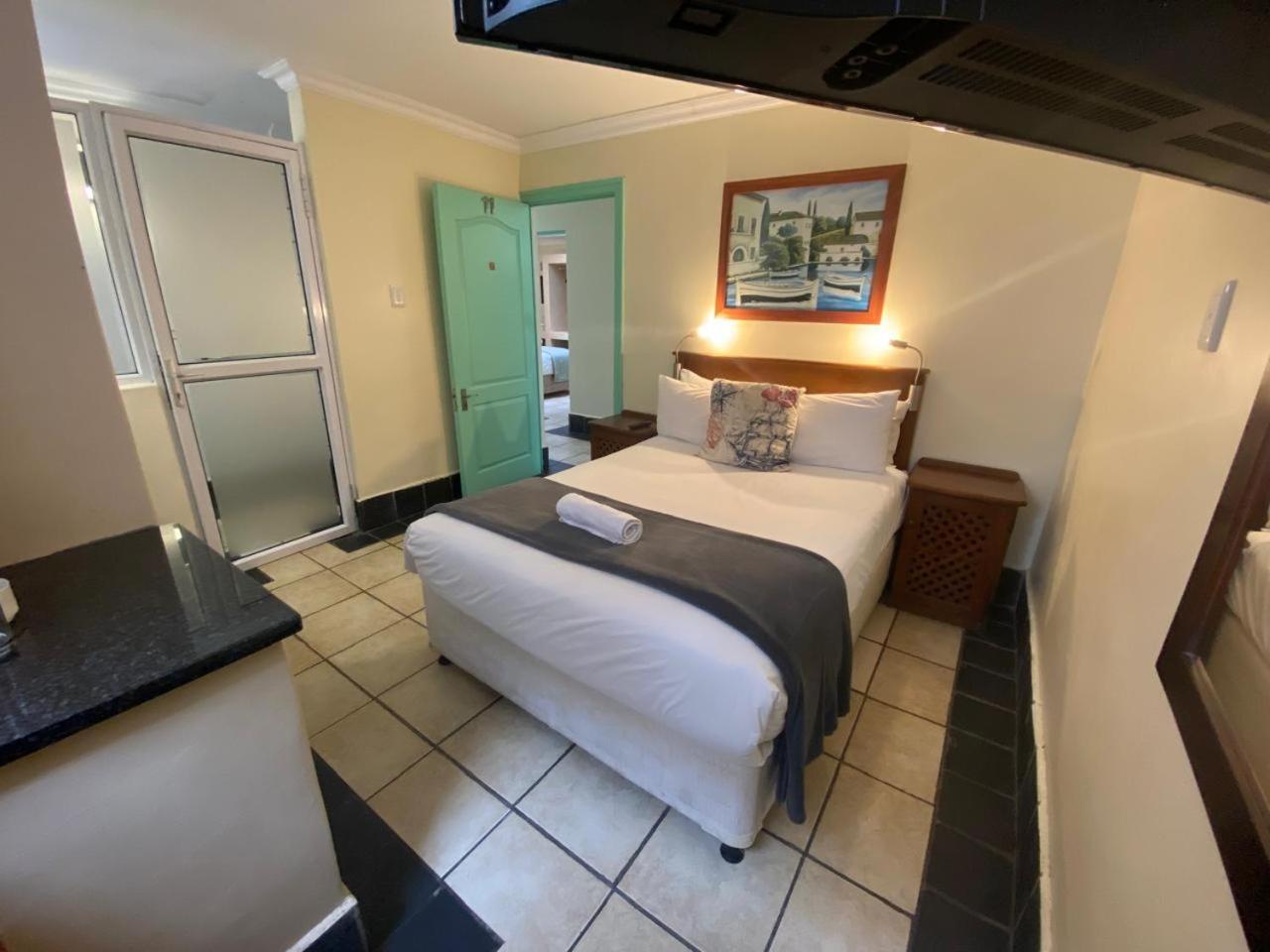 Green Door Guesthouse Mosselbaai Kamer foto