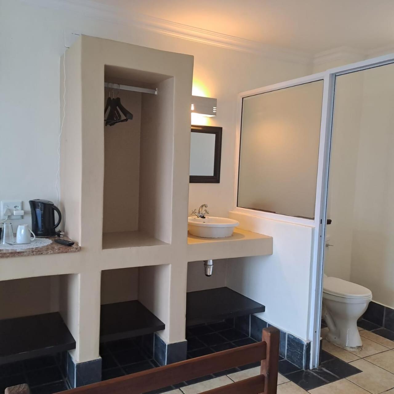 Green Door Guesthouse Mosselbaai Kamer foto