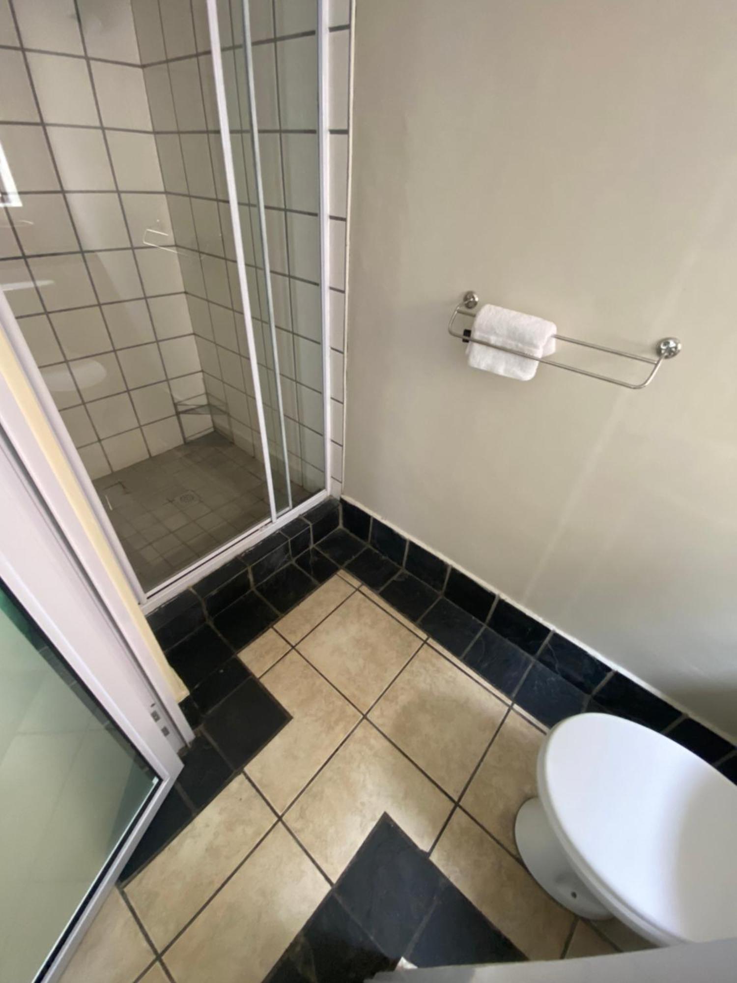 Green Door Guesthouse Mosselbaai Kamer foto