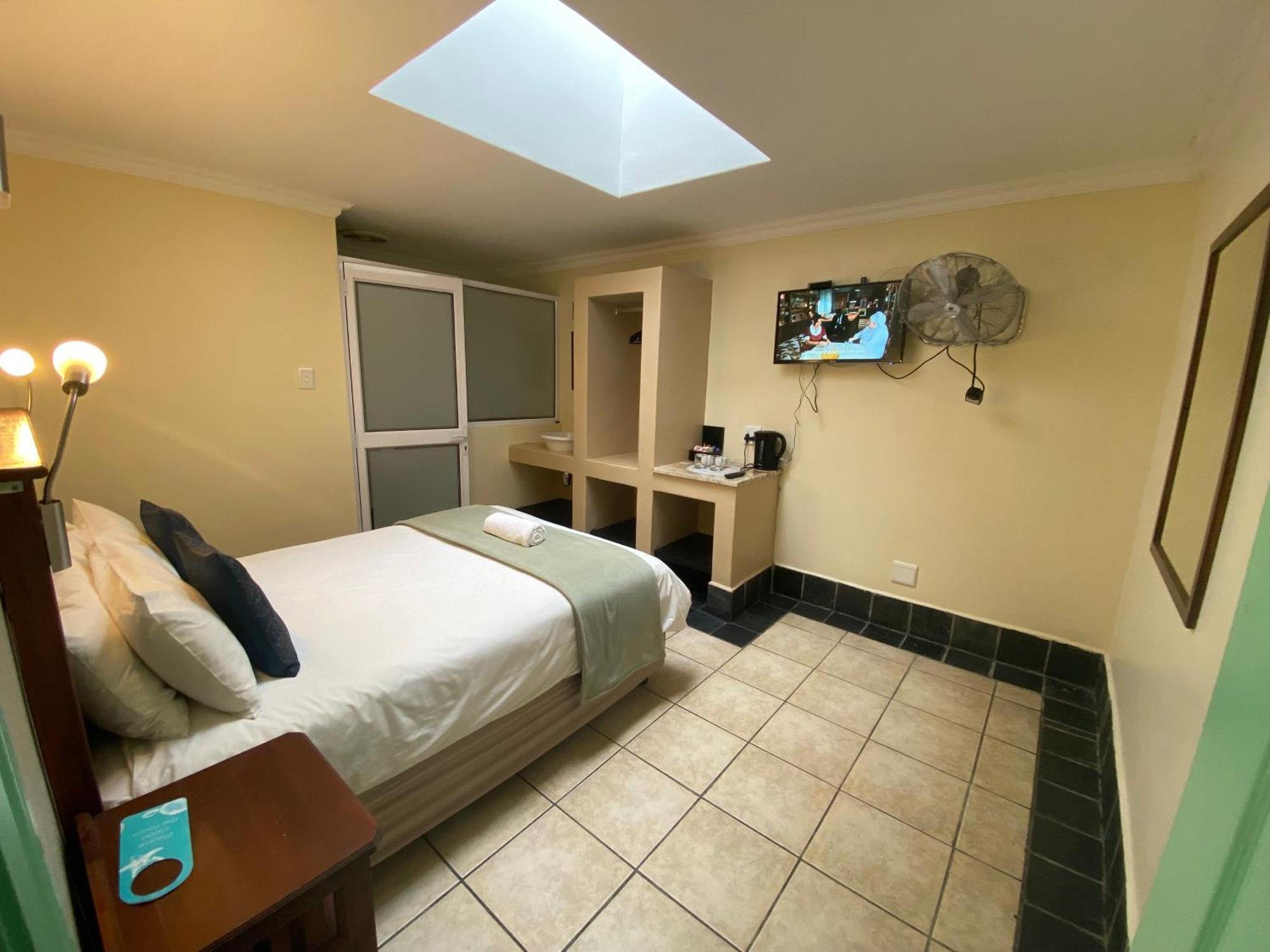 Green Door Guesthouse Mosselbaai Kamer foto