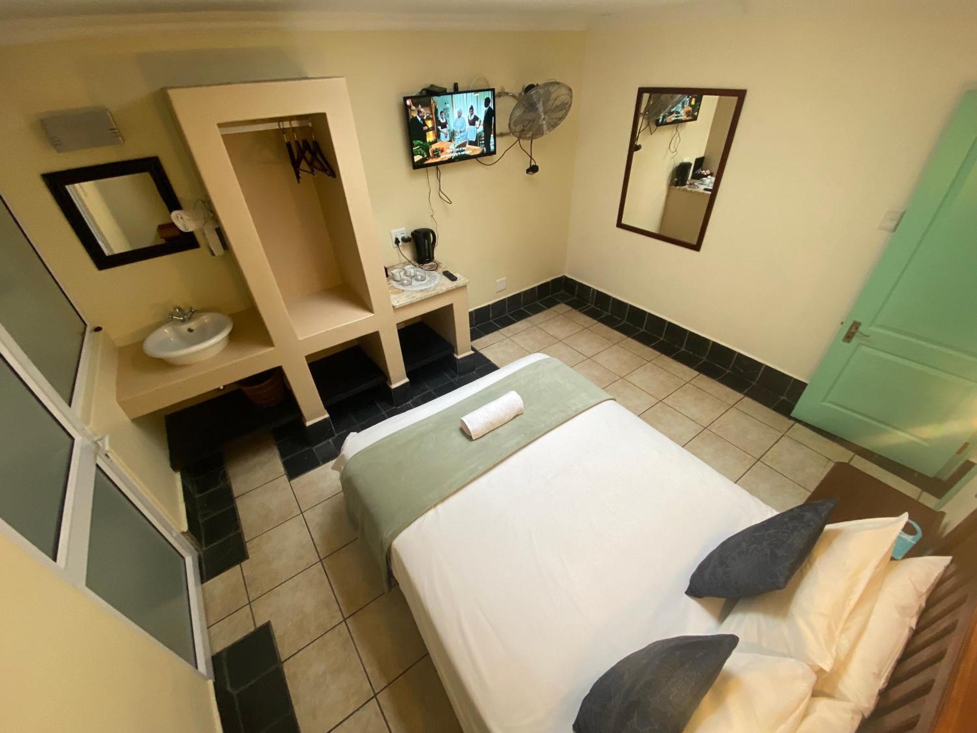 Green Door Guesthouse Mosselbaai Kamer foto