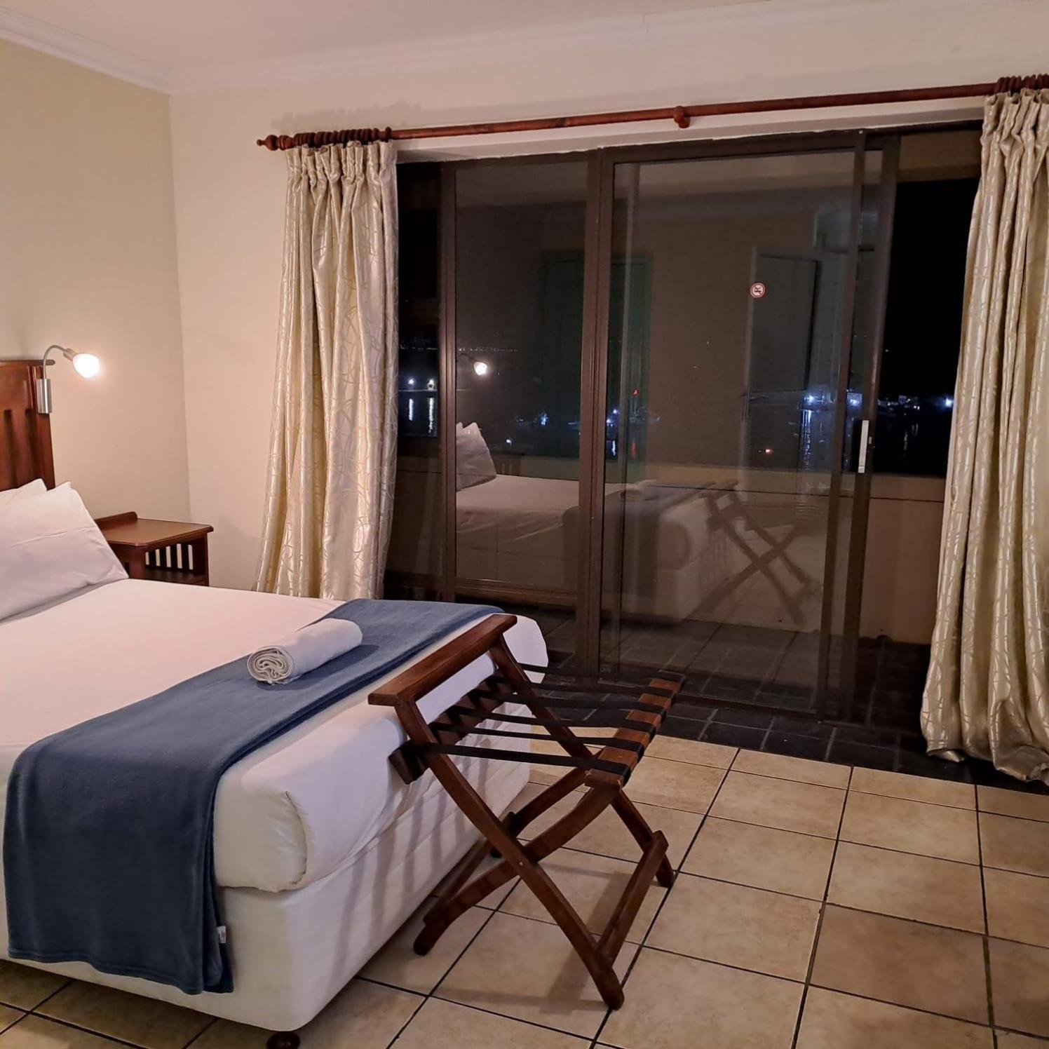 Green Door Guesthouse Mosselbaai Kamer foto