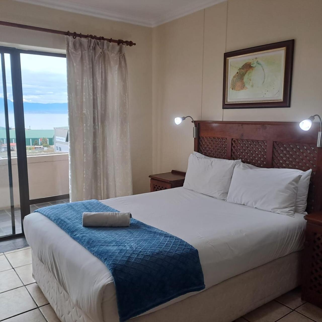 Green Door Guesthouse Mosselbaai Kamer foto
