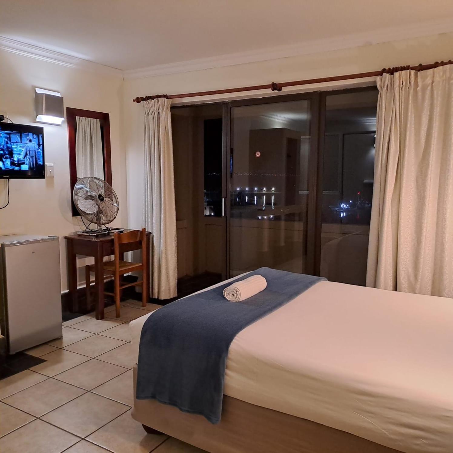 Green Door Guesthouse Mosselbaai Kamer foto